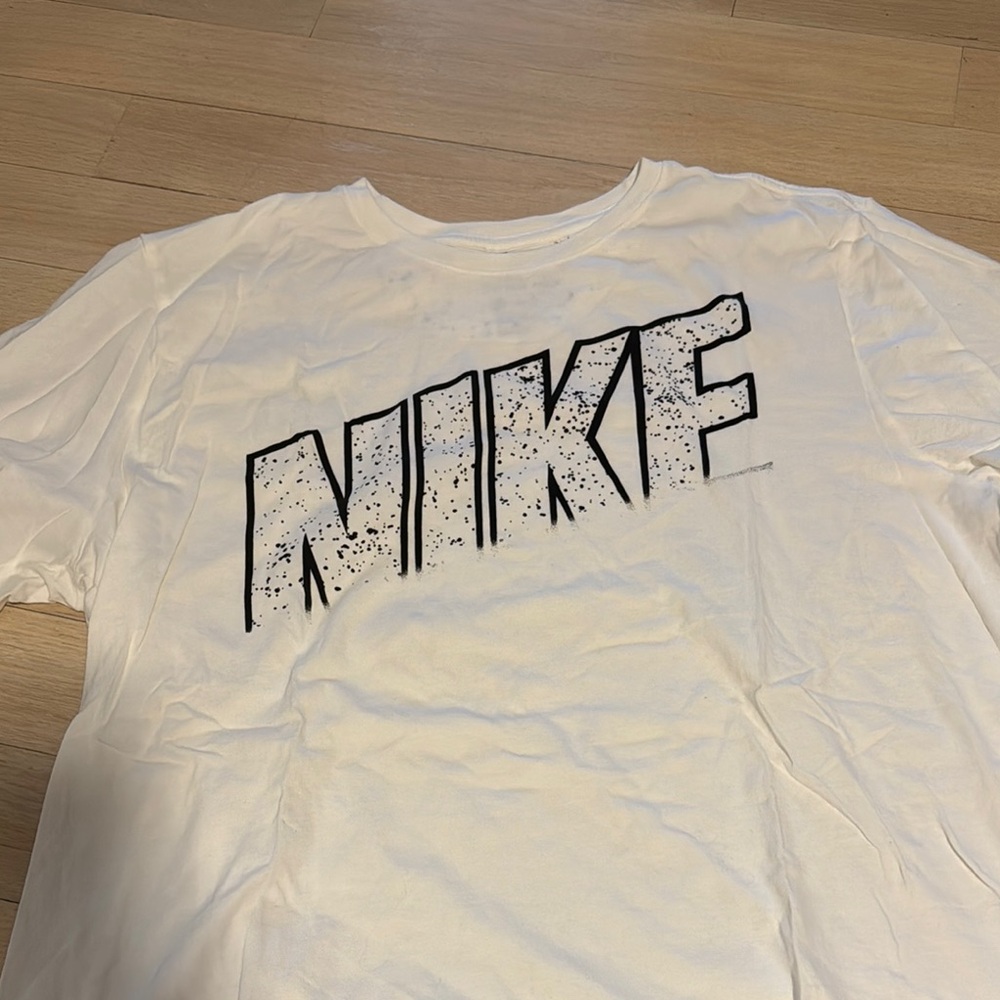 Nike White Short Sleeve Tee